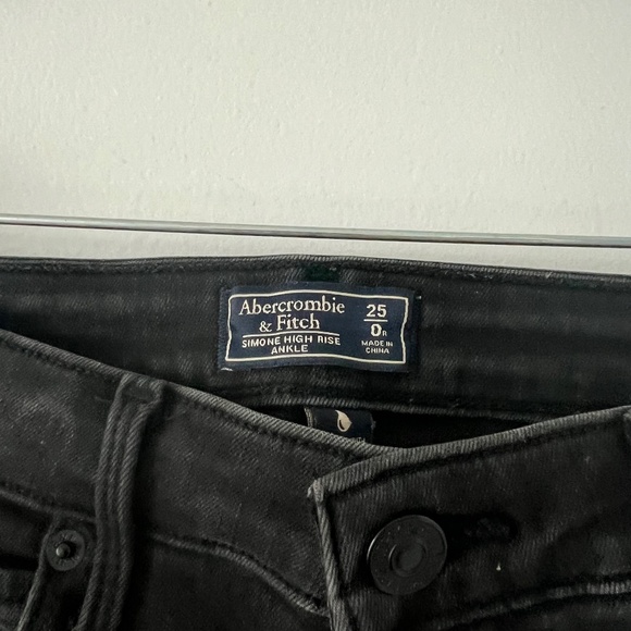 Abercrombie & Fitch - High-Waist Black Distressed Skinny Jeans - Picture 4 of 6